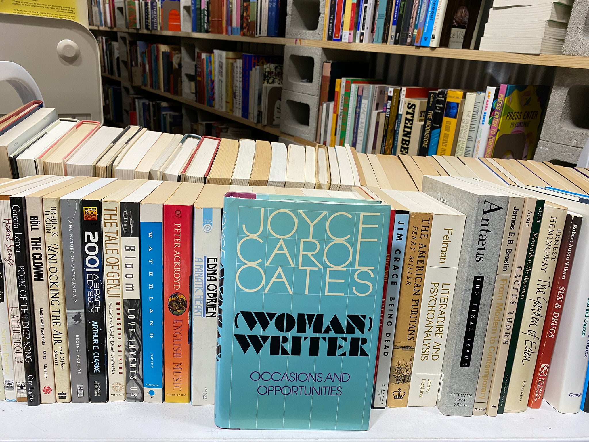 On the noble weight of reading