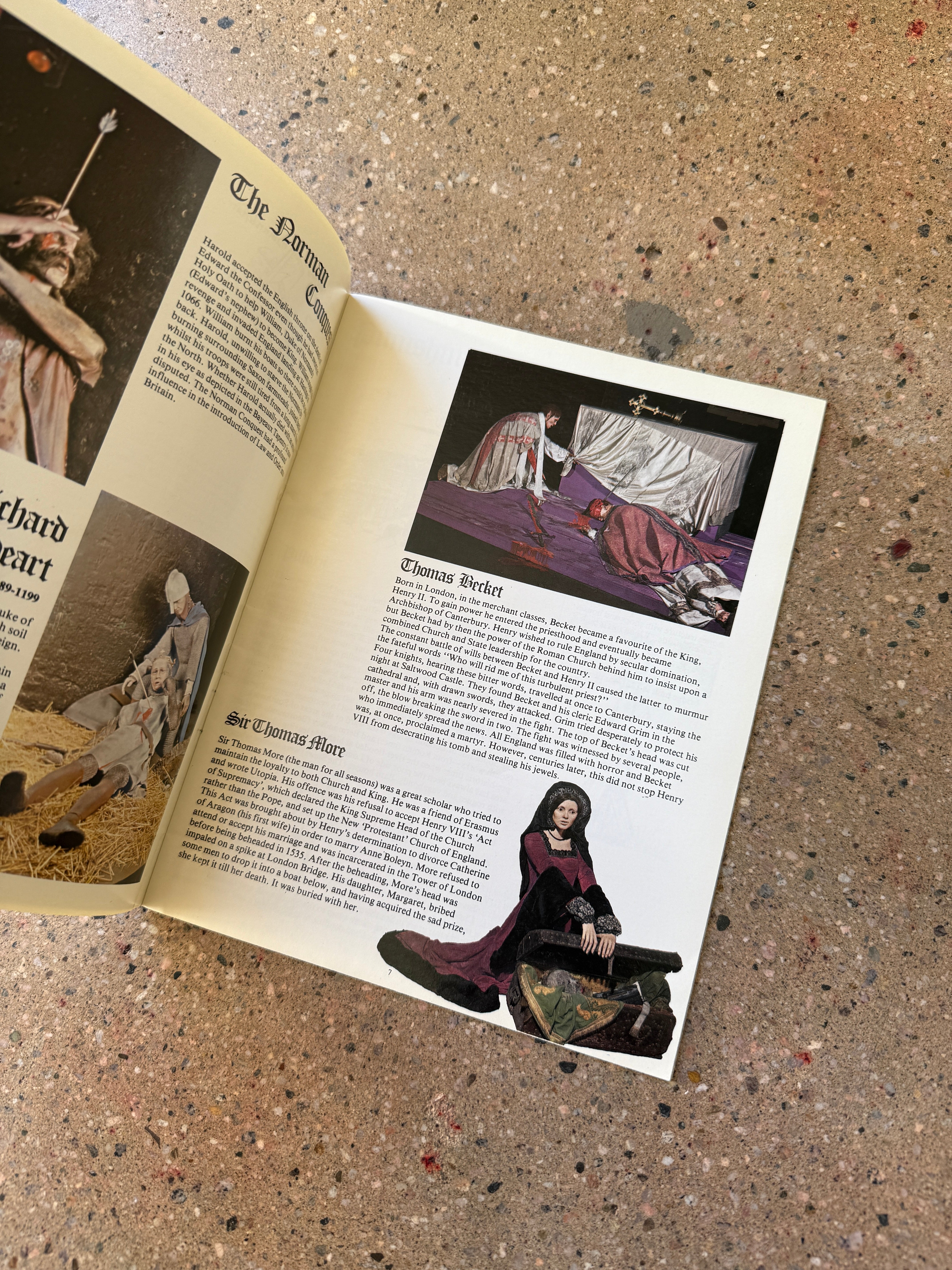 「The London Dungeon/ロンドン・ダンジョンのガイドブック2冊」 The London Dungeon/ロンドン・ダンジョンのガイドブック2冊」